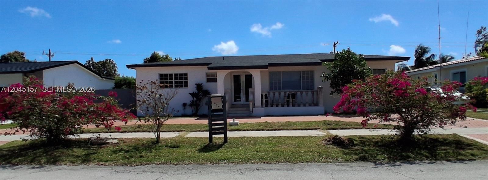 En Venta: $1,375,000 (4 camas, 3 baños, 1954 Pies cuadrados)