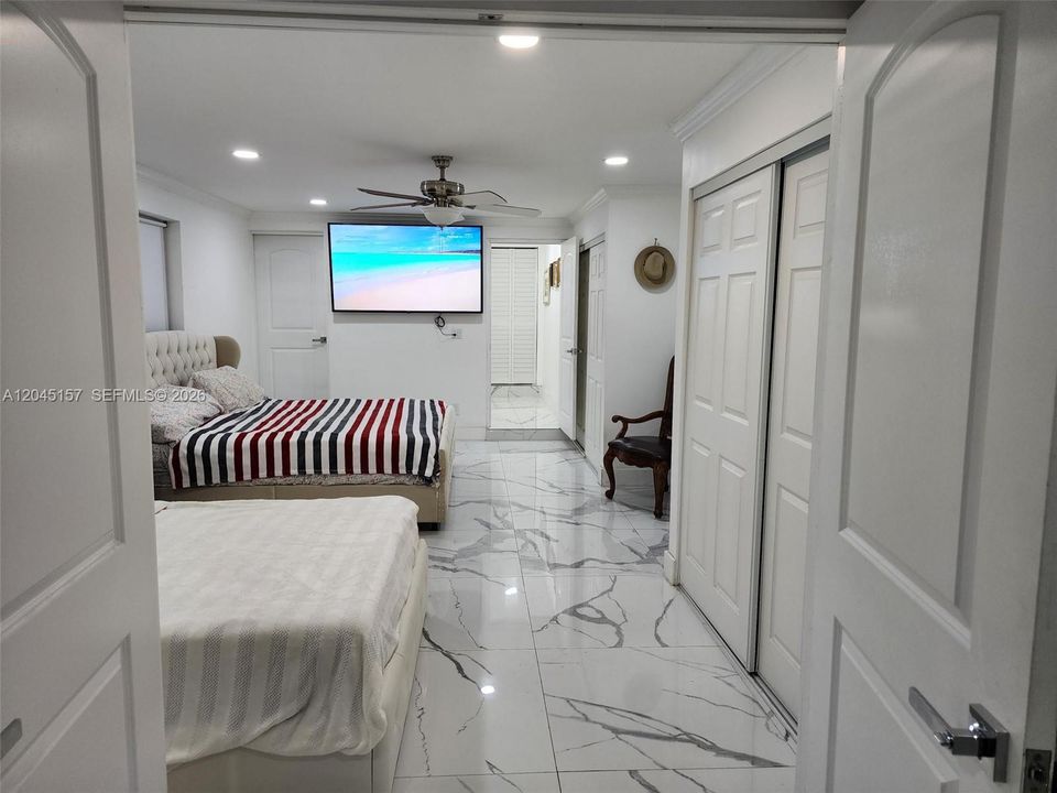 En Venta: $1,375,000 (4 camas, 3 baños, 1954 Pies cuadrados)