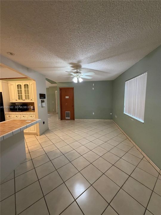 En Venta: $785,000 (3 camas, 2 baños, 2082 Pies cuadrados)