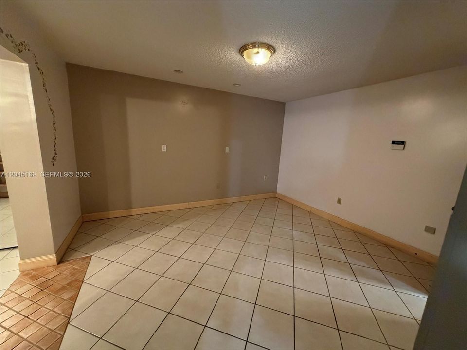 En Venta: $785,000 (3 camas, 2 baños, 2082 Pies cuadrados)