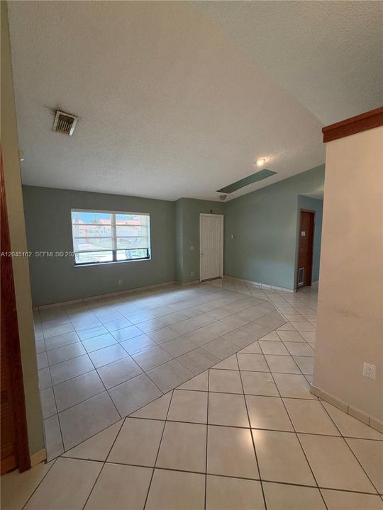 En Venta: $785,000 (3 camas, 2 baños, 2082 Pies cuadrados)