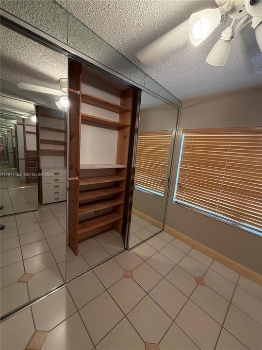 En Venta: $785,000 (3 camas, 2 baños, 2082 Pies cuadrados)