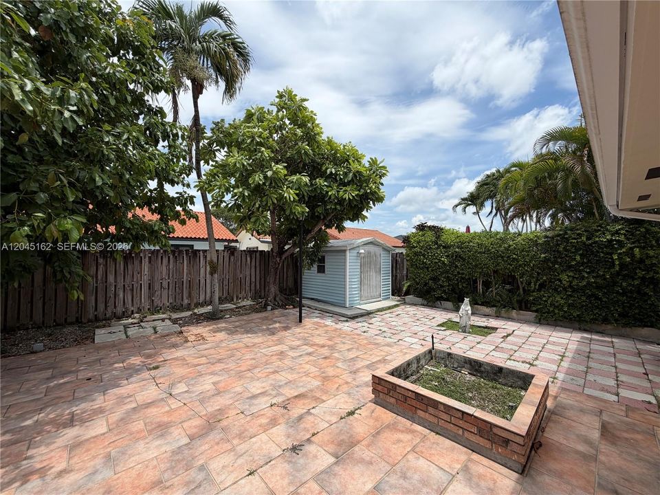 En Venta: $785,000 (3 camas, 2 baños, 2082 Pies cuadrados)