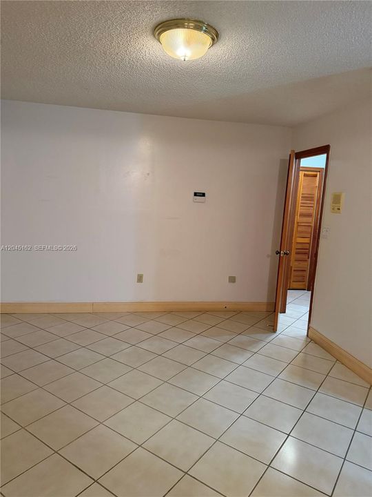 En Venta: $785,000 (3 camas, 2 baños, 2082 Pies cuadrados)