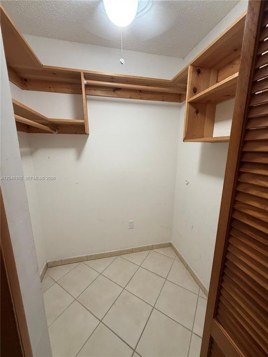 En Venta: $785,000 (3 camas, 2 baños, 2082 Pies cuadrados)