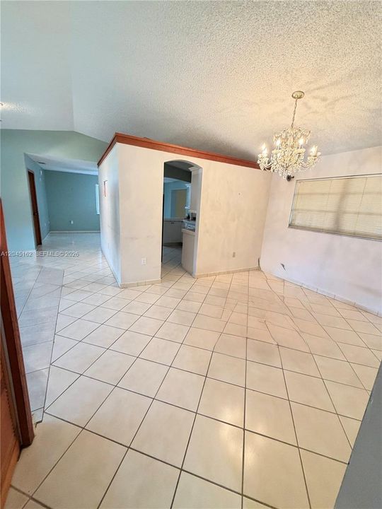En Venta: $785,000 (3 camas, 2 baños, 2082 Pies cuadrados)