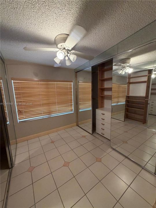 En Venta: $785,000 (3 camas, 2 baños, 2082 Pies cuadrados)