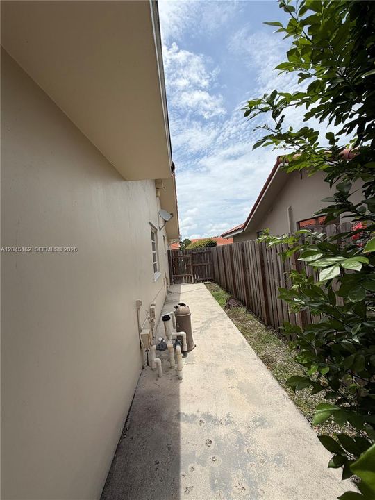 En Venta: $785,000 (3 camas, 2 baños, 2082 Pies cuadrados)