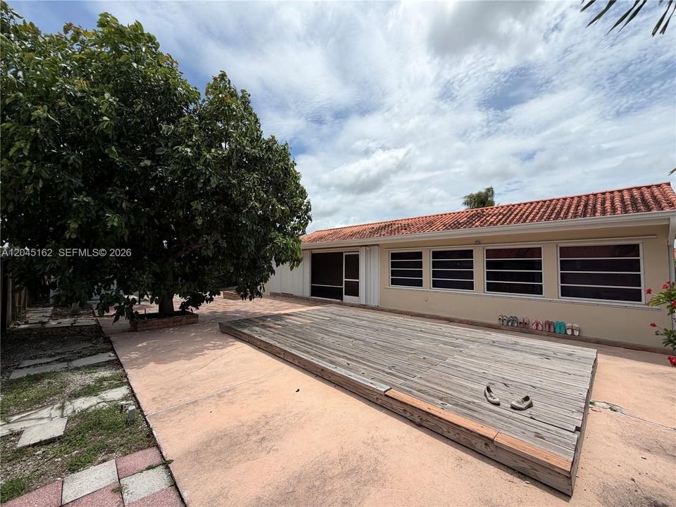En Venta: $785,000 (3 camas, 2 baños, 2082 Pies cuadrados)