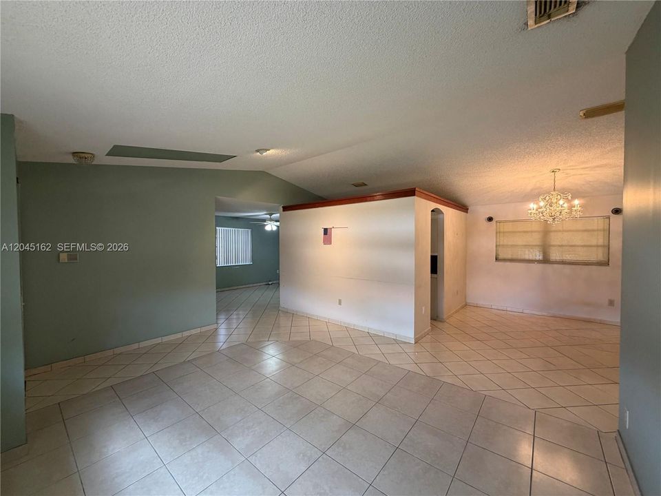 En Venta: $785,000 (3 camas, 2 baños, 2082 Pies cuadrados)