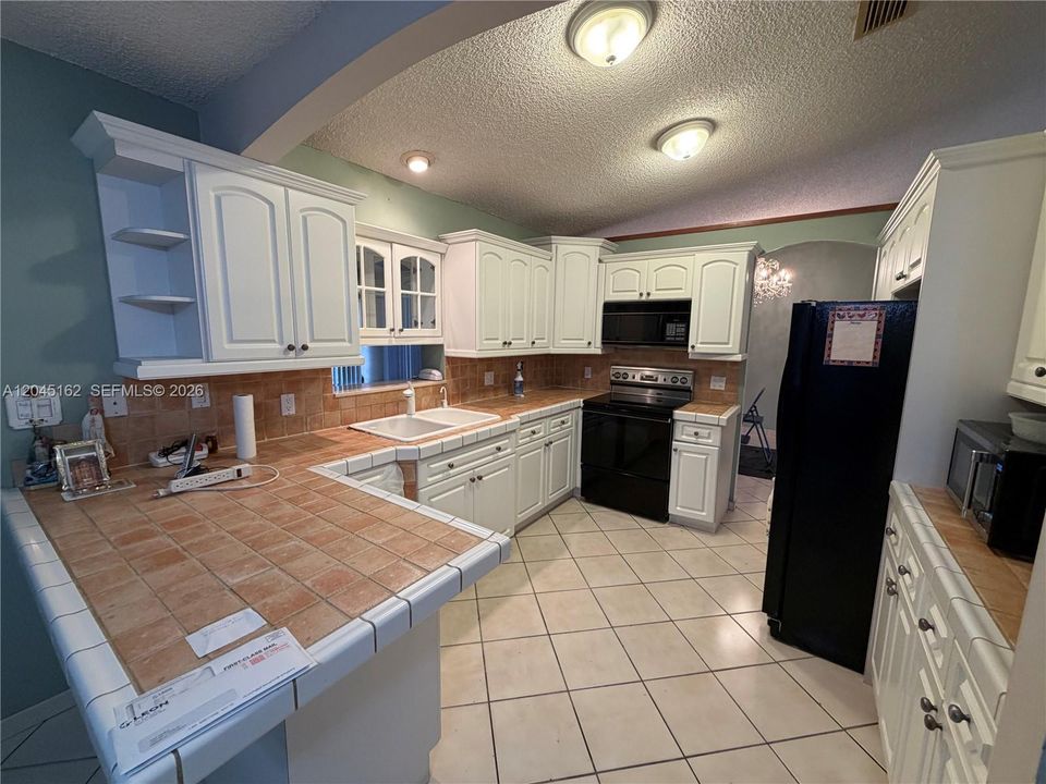 En Venta: $785,000 (3 camas, 2 baños, 2082 Pies cuadrados)