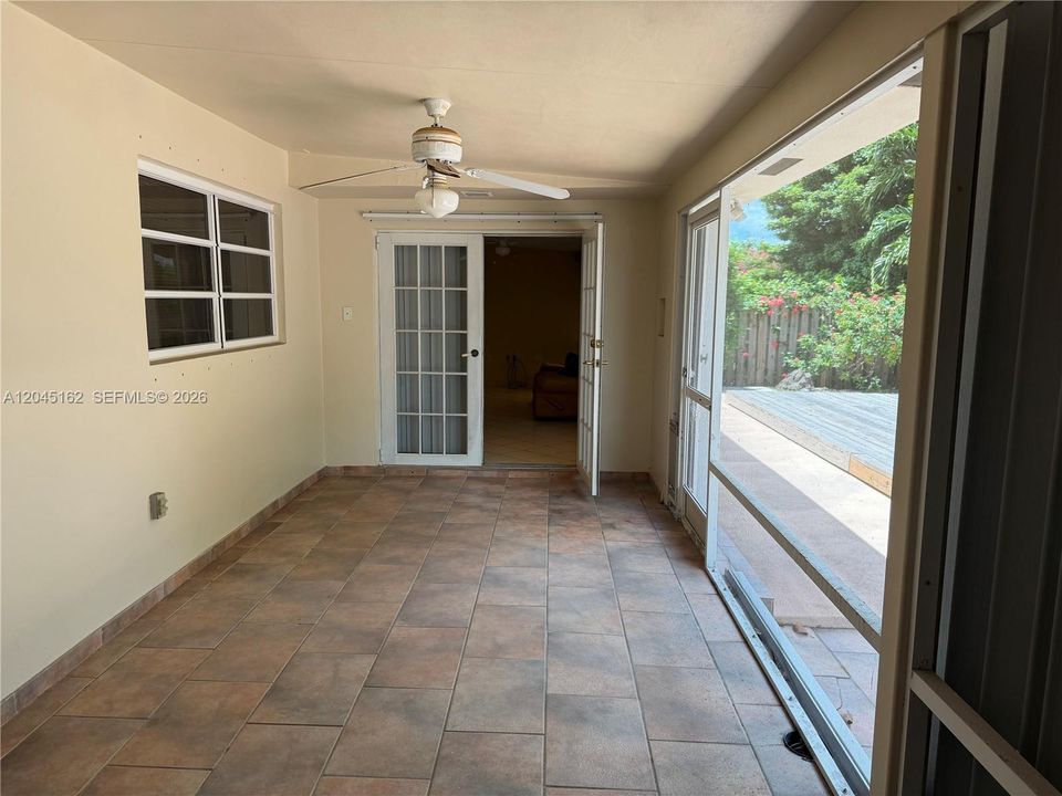 En Venta: $785,000 (3 camas, 2 baños, 2082 Pies cuadrados)