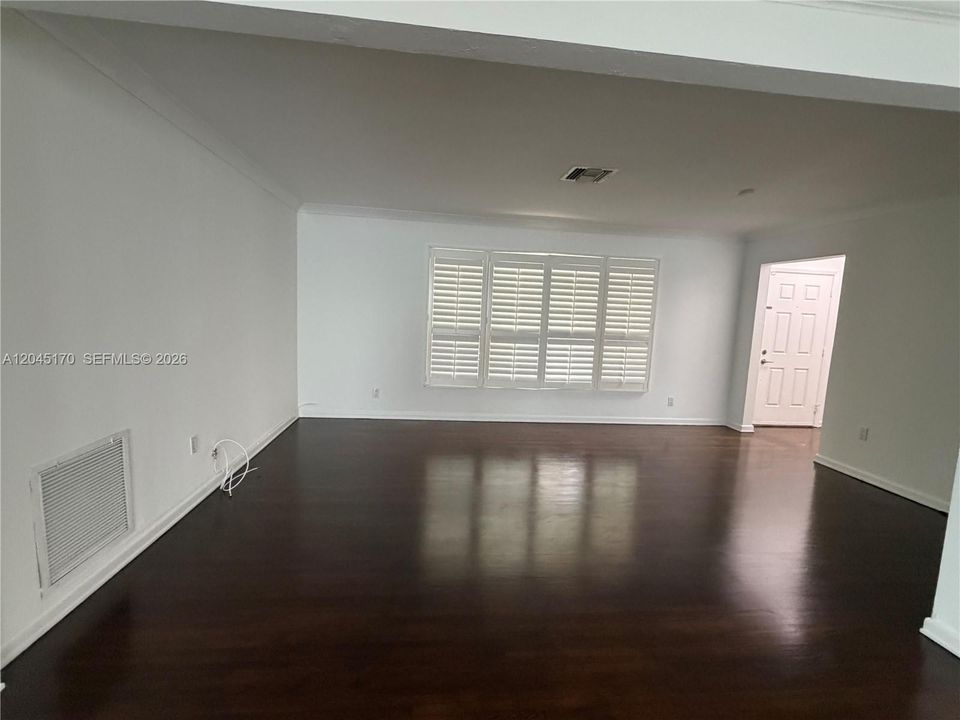 В аренду: $7,800 (3 спален, 2 ванн, 1739 Квадратных фут)