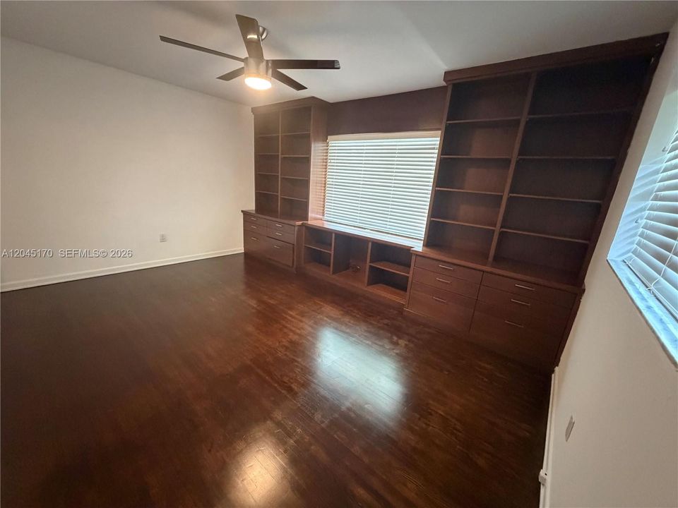 В аренду: $7,800 (3 спален, 2 ванн, 1739 Квадратных фут)