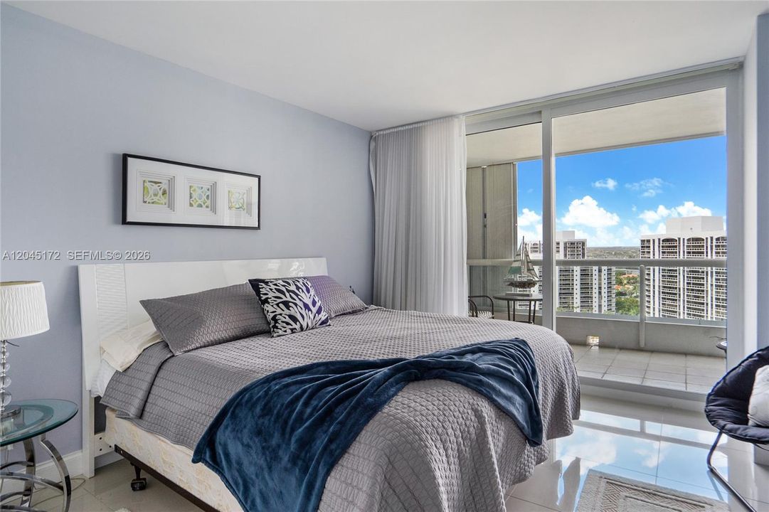 For Sale: $950,000 (3 beds, 2 baths, 1872 Square Feet)