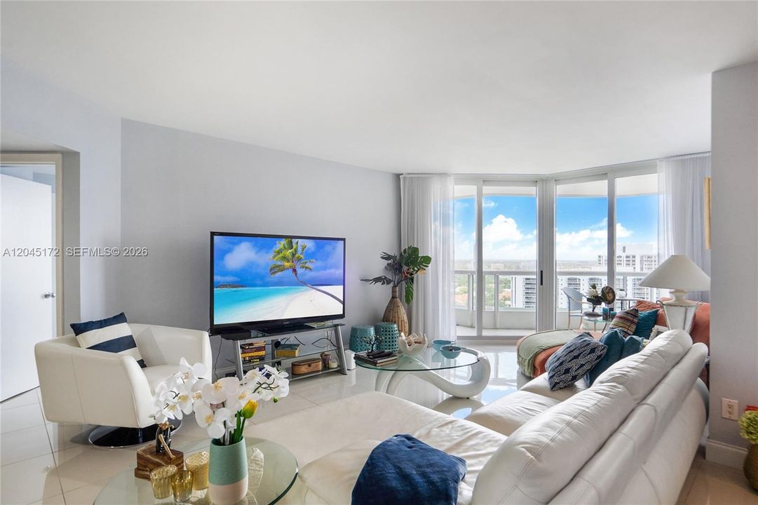 For Sale: $950,000 (3 beds, 2 baths, 1872 Square Feet)