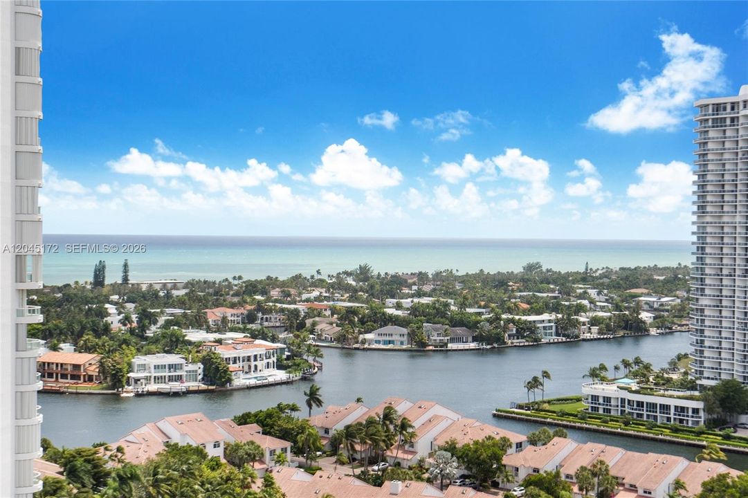 For Sale: $950,000 (3 beds, 2 baths, 1872 Square Feet)