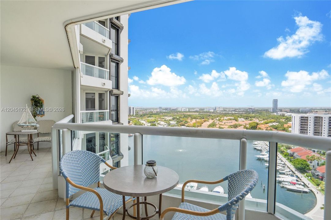 For Sale: $950,000 (3 beds, 2 baths, 1872 Square Feet)