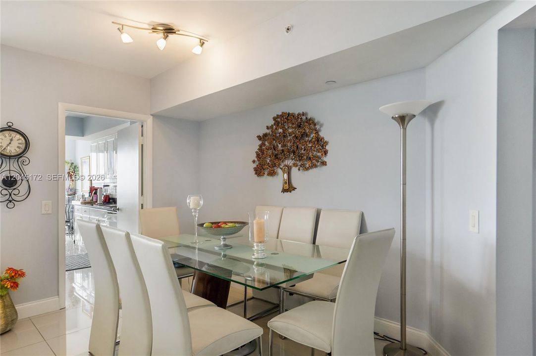 For Sale: $950,000 (3 beds, 2 baths, 1872 Square Feet)