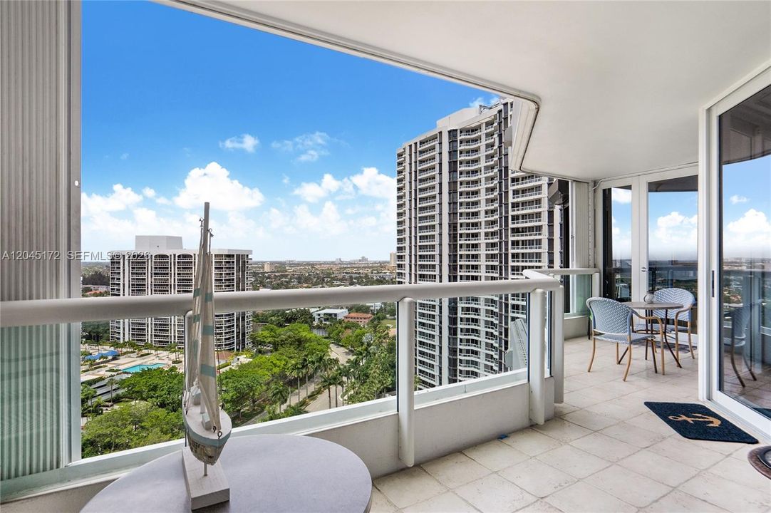 For Sale: $950,000 (3 beds, 2 baths, 1872 Square Feet)