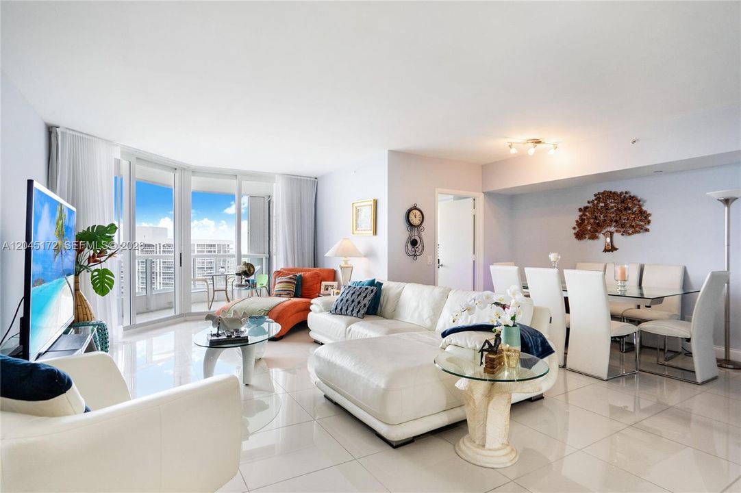 For Sale: $950,000 (3 beds, 2 baths, 1872 Square Feet)
