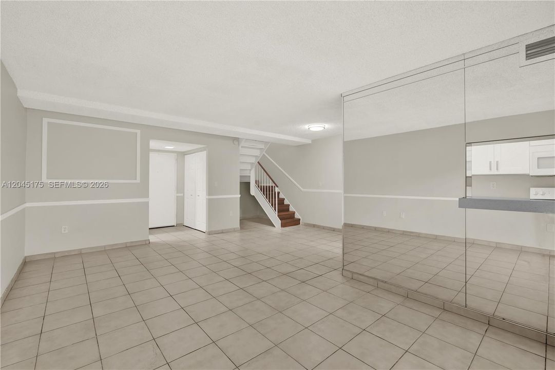 For Sale: $269,000 (2 beds, 1 baths, 1006 Square Feet)