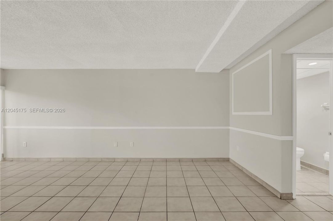 For Sale: $269,000 (2 beds, 1 baths, 1006 Square Feet)