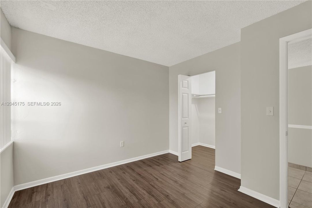 For Sale: $269,000 (2 beds, 1 baths, 1006 Square Feet)