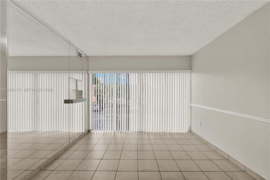 For Sale: $269,000 (2 beds, 1 baths, 1006 Square Feet)