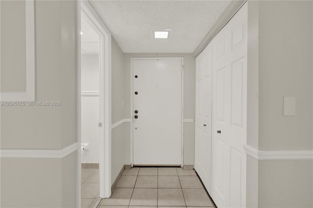 For Sale: $269,000 (2 beds, 1 baths, 1006 Square Feet)