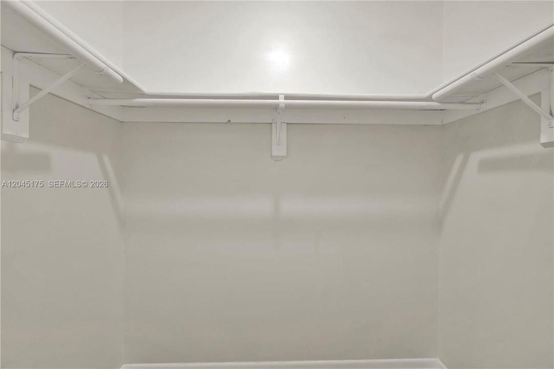 For Sale: $269,000 (2 beds, 1 baths, 1006 Square Feet)