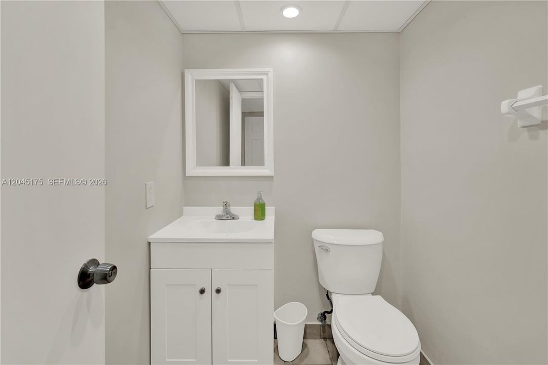 For Sale: $269,000 (2 beds, 1 baths, 1006 Square Feet)