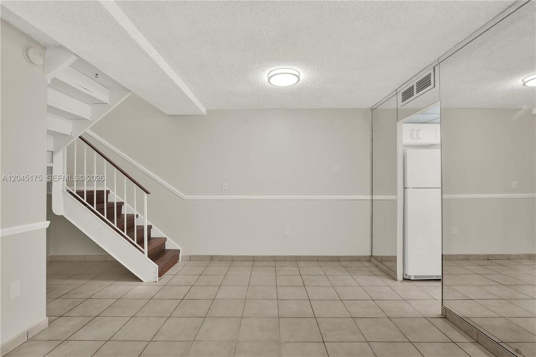 For Sale: $269,000 (2 beds, 1 baths, 1006 Square Feet)