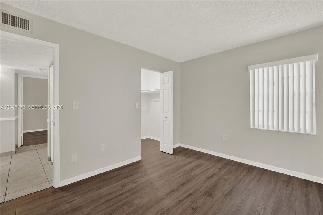 For Sale: $269,000 (2 beds, 1 baths, 1006 Square Feet)