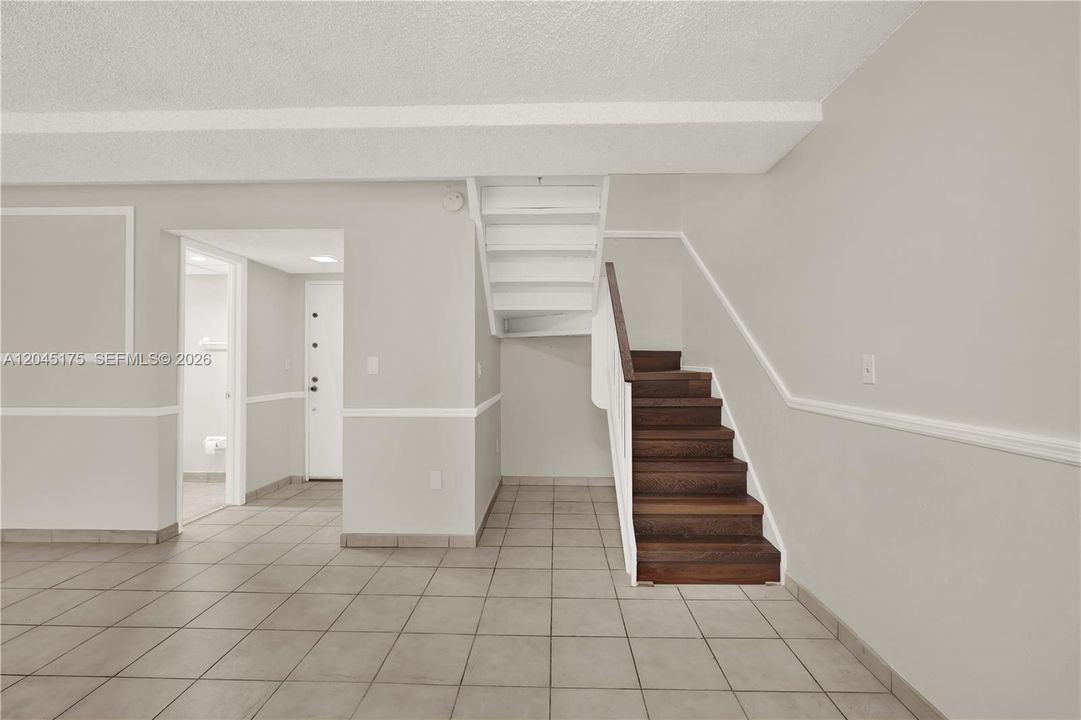 For Sale: $269,000 (2 beds, 1 baths, 1006 Square Feet)