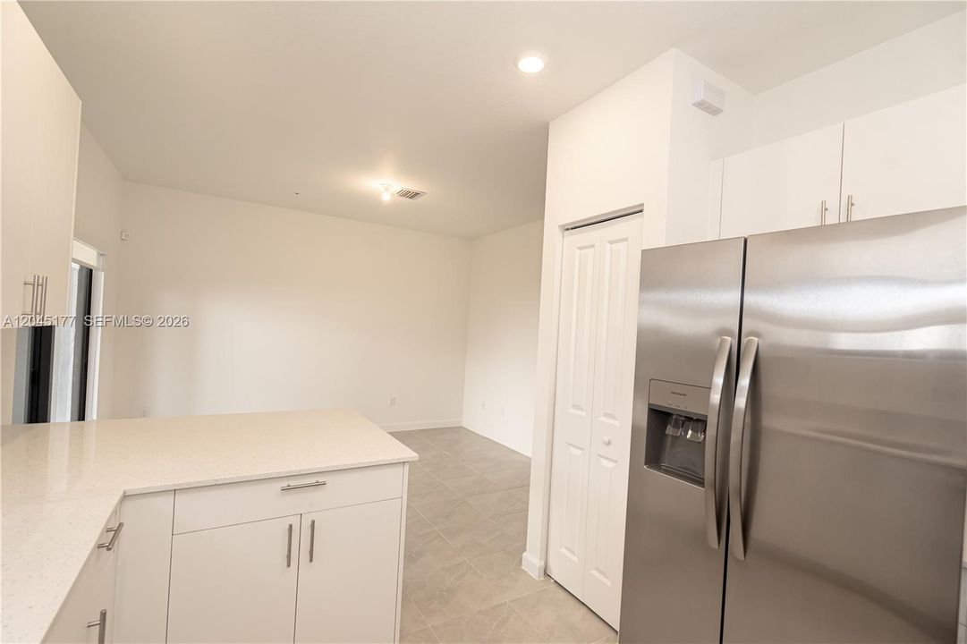 В аренду: $3,400 (3 спален, 2 ванн, 1443 Квадратных фут)