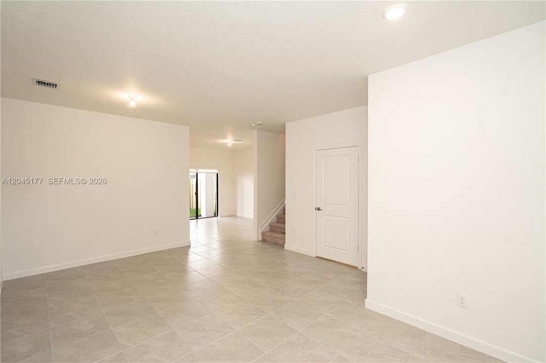 В аренду: $3,400 (3 спален, 2 ванн, 1443 Квадратных фут)