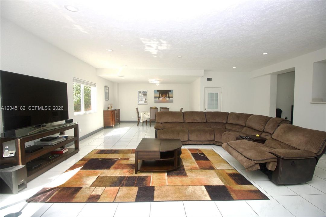 В аренду: $4,499 (4 спален, 3 ванн, 3052 Квадратных фут)