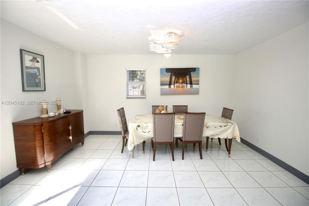 В аренду: $4,499 (4 спален, 3 ванн, 3052 Квадратных фут)