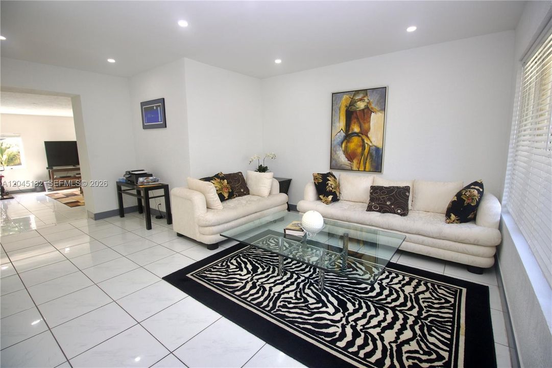 В аренду: $4,499 (4 спален, 3 ванн, 3052 Квадратных фут)