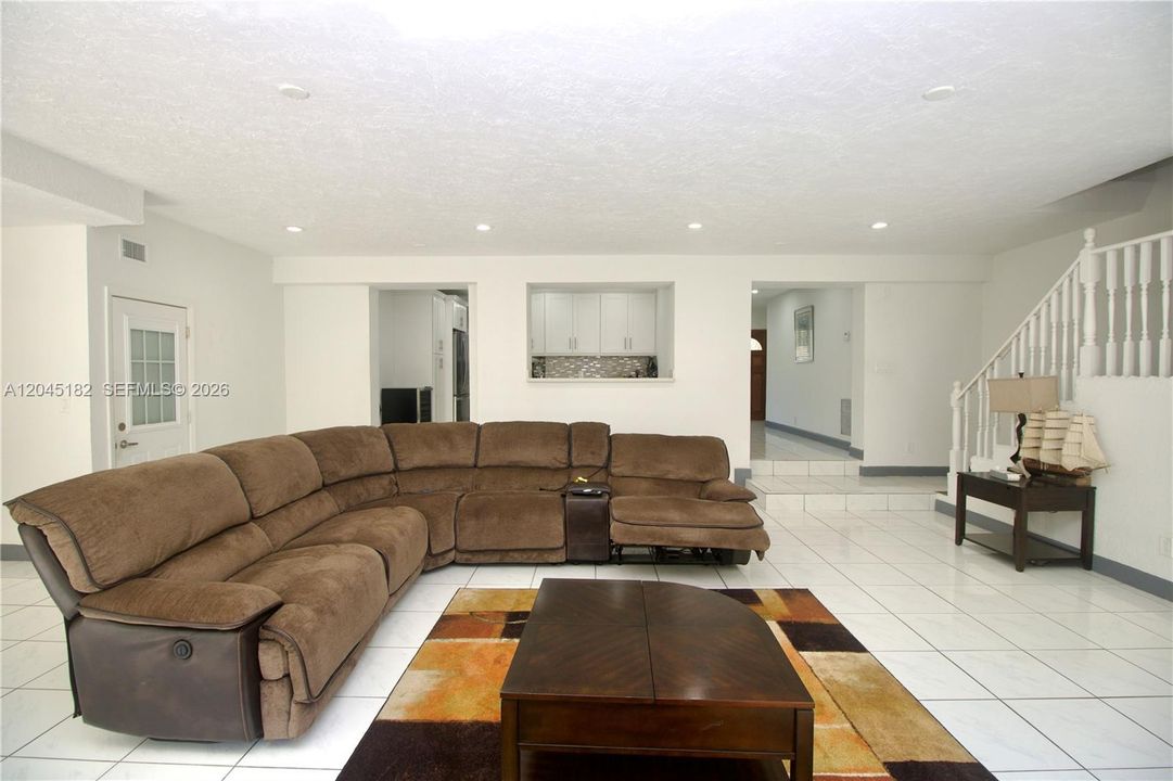 В аренду: $4,499 (4 спален, 3 ванн, 3052 Квадратных фут)