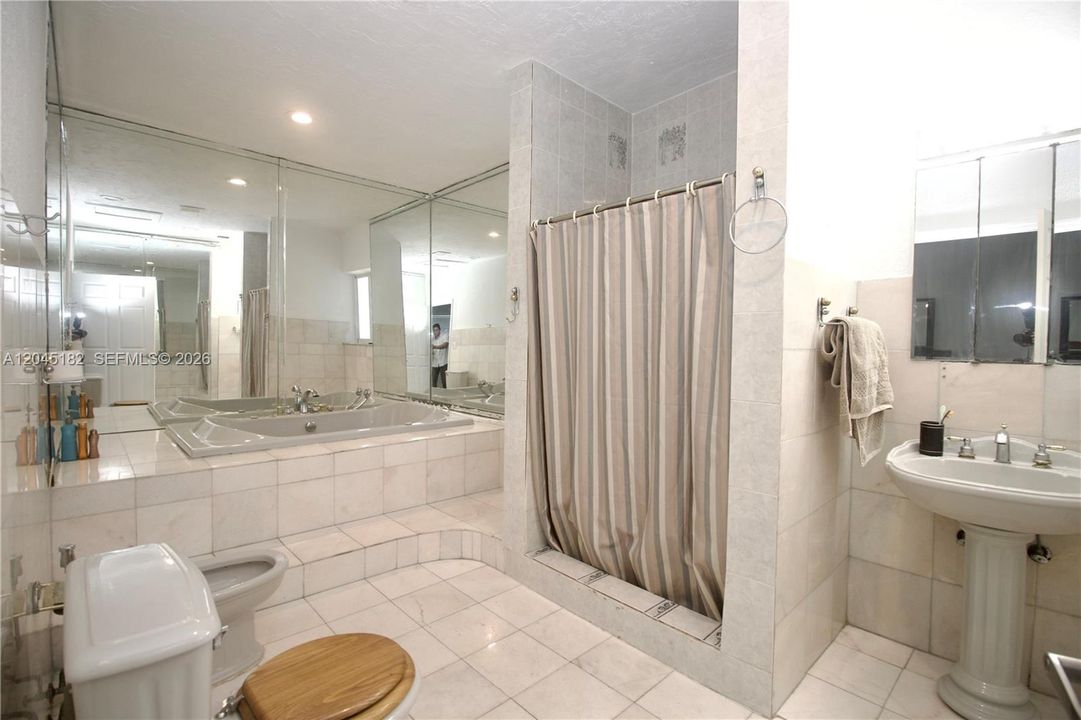 В аренду: $4,499 (4 спален, 3 ванн, 3052 Квадратных фут)