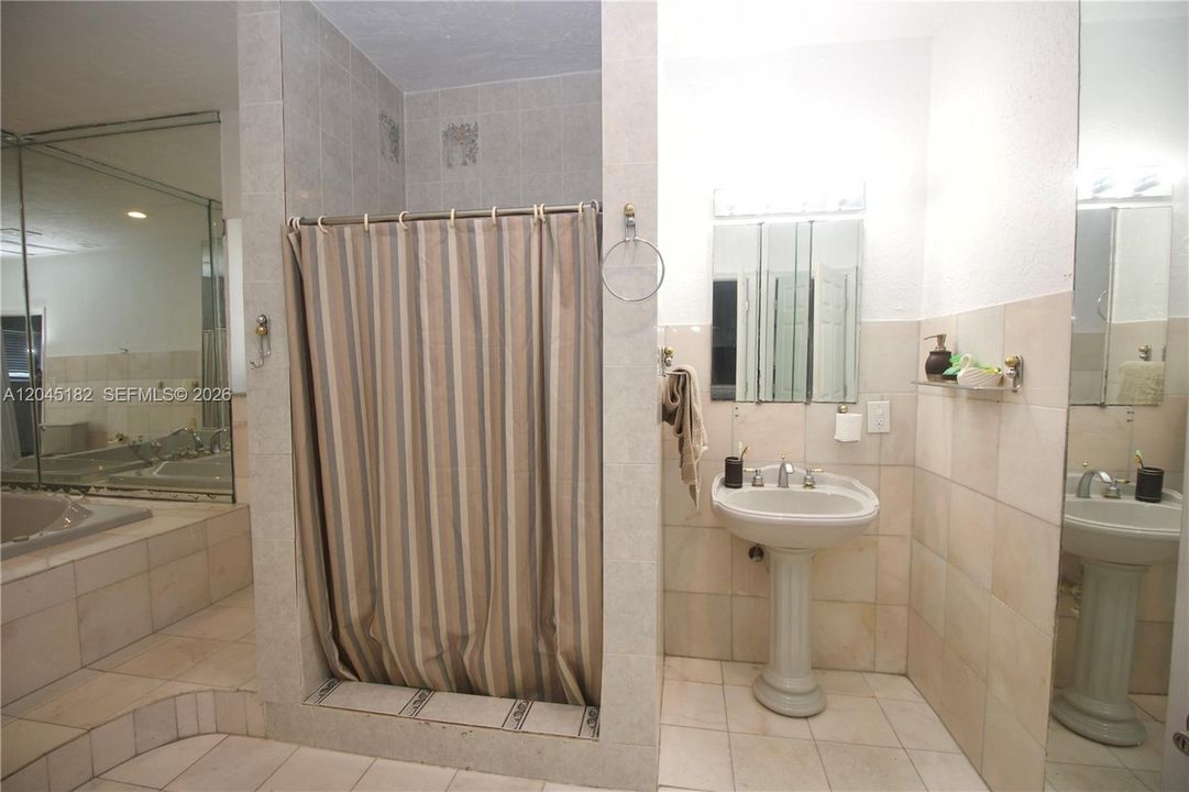 В аренду: $4,499 (4 спален, 3 ванн, 3052 Квадратных фут)