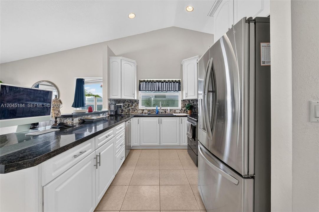 For Sale: $550,000 (3 beds, 2 baths, 1667 Square Feet)