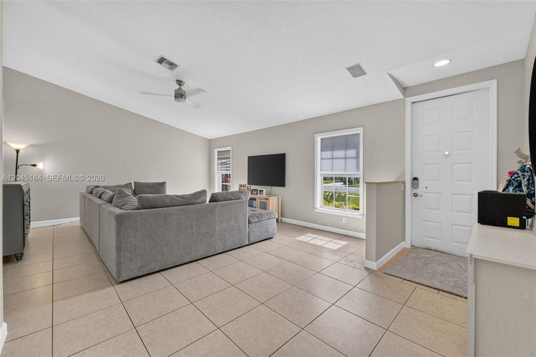 For Sale: $550,000 (3 beds, 2 baths, 1667 Square Feet)
