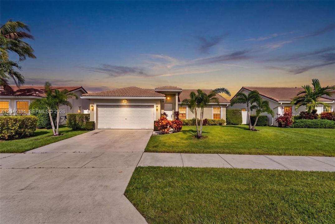 For Sale: $550,000 (3 beds, 2 baths, 1667 Square Feet)
