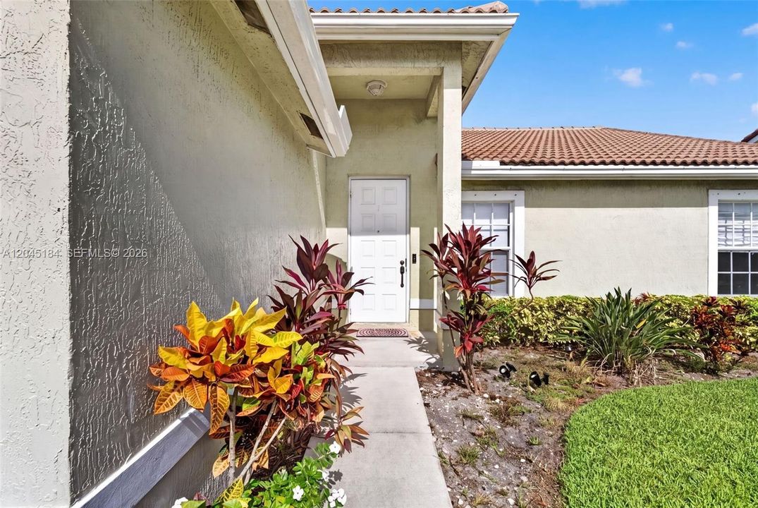 For Sale: $550,000 (3 beds, 2 baths, 1667 Square Feet)