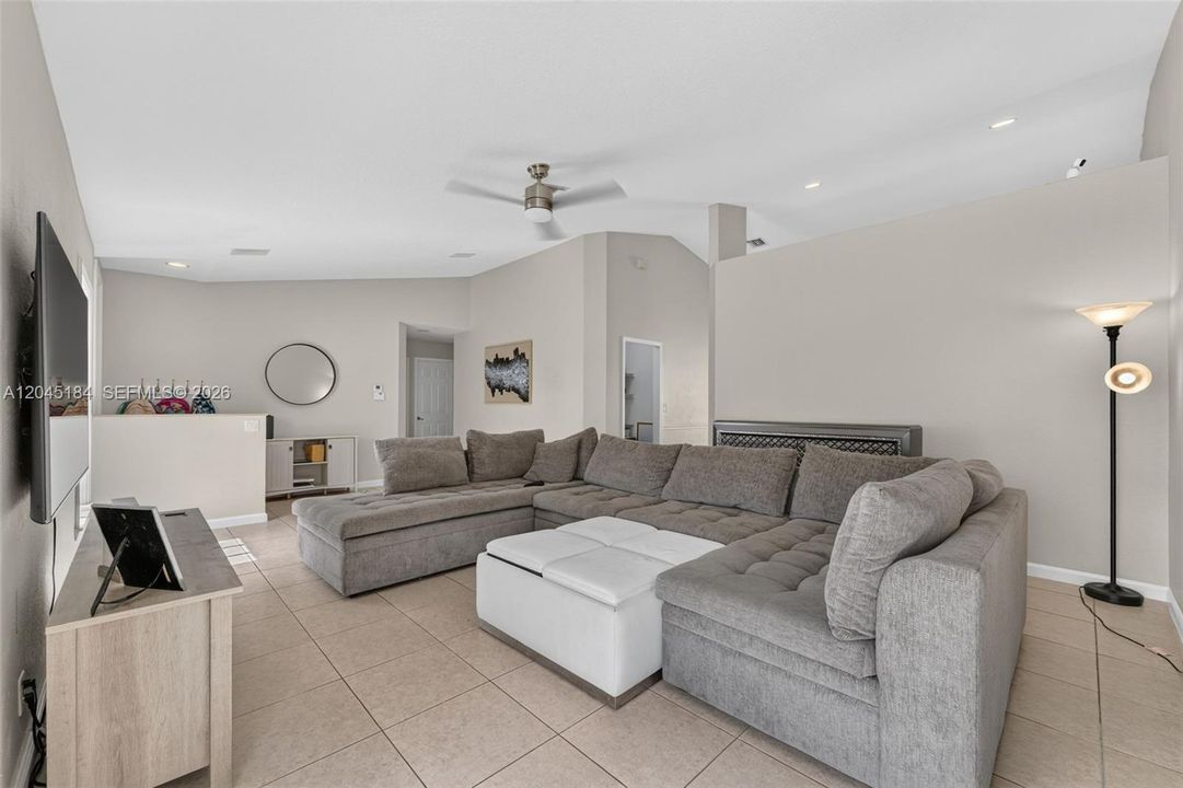 For Sale: $550,000 (3 beds, 2 baths, 1667 Square Feet)