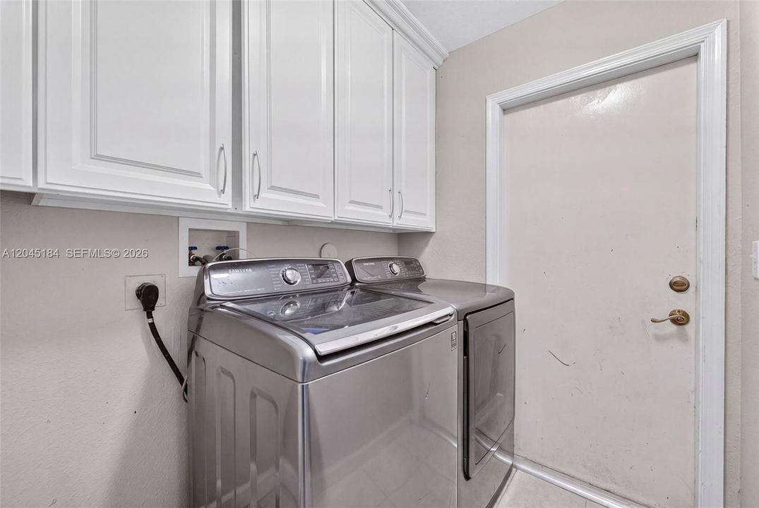 For Sale: $550,000 (3 beds, 2 baths, 1667 Square Feet)