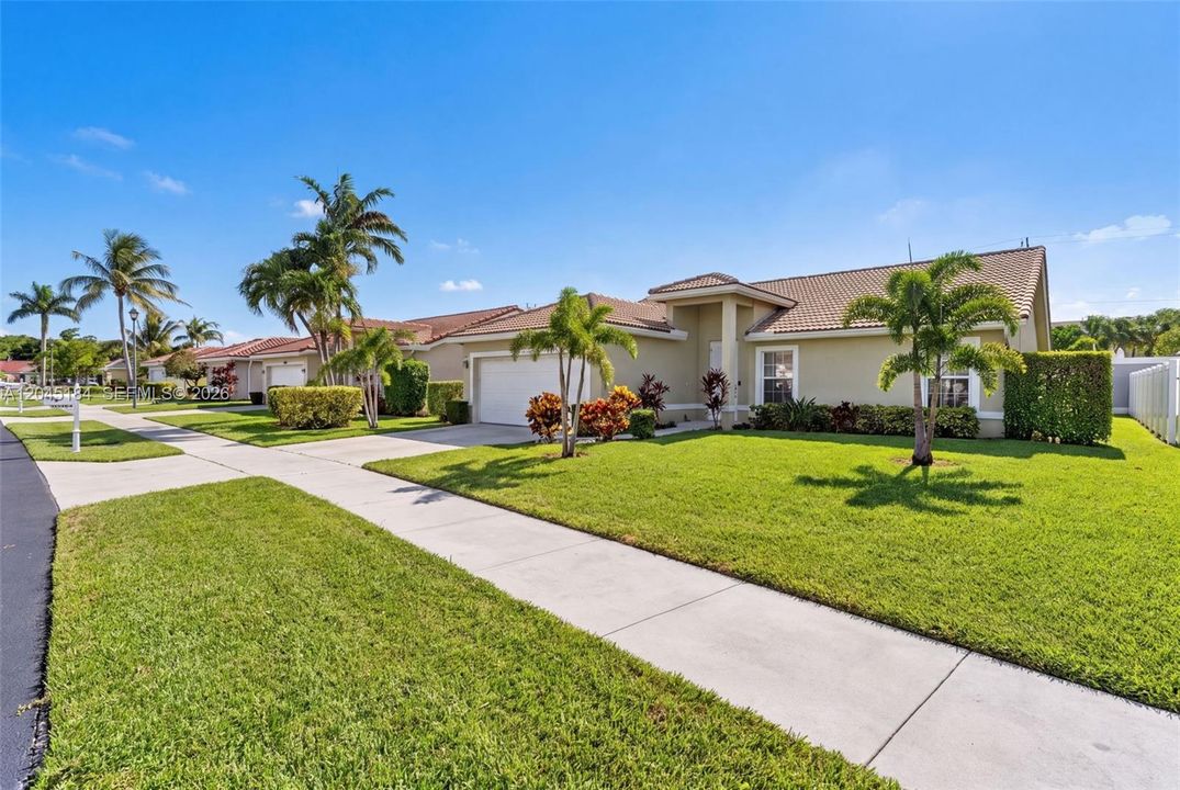 For Sale: $550,000 (3 beds, 2 baths, 1667 Square Feet)